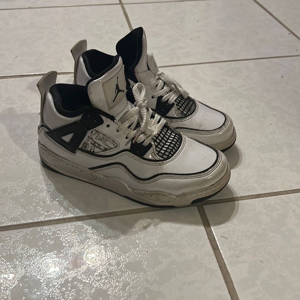 Jordan Black White